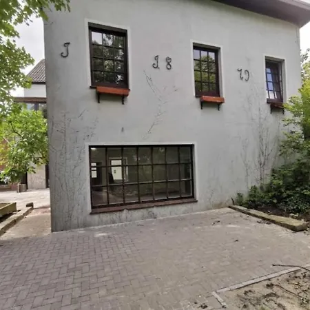 بيت للعطل Living One 3 *