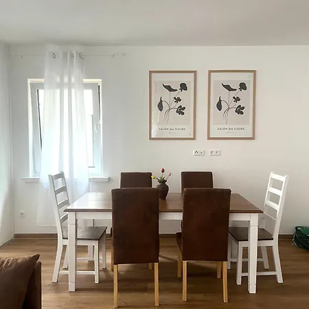 Living One 3 بيت للعطل